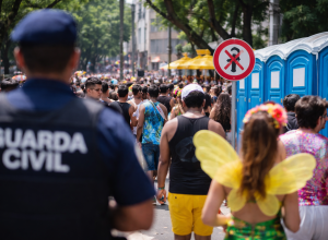 -xixi-na-rua-no-carnaval-pode-render-multa-no-estado-de-sp