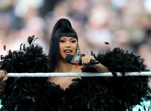 cardi-b-cai-durante-show-em-las-vegas;-video