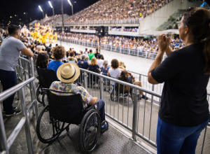 inclusao-ganha-espaco-no-sambodromo-do-anhembi,-na-zona-norte-de-sp,-e-transforma-carnaval-em-experiencia-acessivel-para-todos