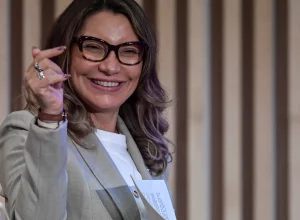 janja-diz-que-desistiu-de-desfilar-para-evitar-perseguicao-a-lula-e-escola-de-samba