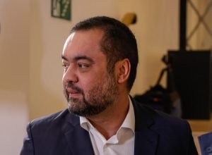 castro-diz-que-nao-viu-desfile-sobre-lula-e-que-nao-cumprimentou-petista-pois-‘horarios-nao-bateram’