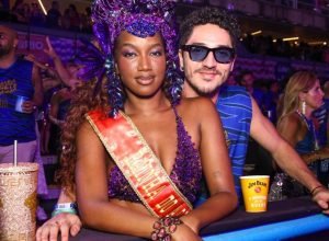 iza-assume-namoro-com-joao-vitor-silva-e-celebra-com-beijao;-veja