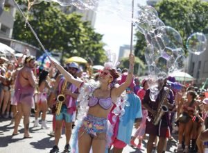 amores-liquidos:-fantasias-pela-nao-monogamia-aquecem-o-centro-do-rio