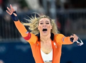 gesto-olimpico-de-jutta-leerdam-pode-gerar-milhoes:-patinadora-neerlandesa-deve-faturar-cerca-de-r$-5-milhoes-com-contrato-da-nike-apos-imagem-viral