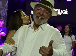 pt-ja-moveu-acao-para-impedir-homenagem-a-presidenciaveis-do-psdb-no-carnaval