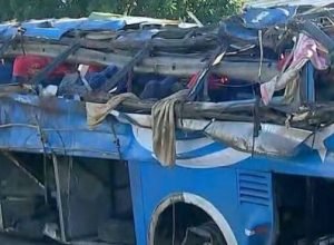 onibus-com-trabalhadores-rurais-capota-na-br-153-e-deixa-8-mortos-na-regiao-de-marilia,-interior-de-sp