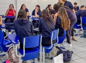 colegio-em-recife-avalia-impactos-apos-um-ano-de-restricao-ao-uso-de-celulares-nas-escolas