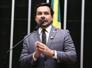comissao-aprova-projeto-que-exige-certidao-de-antecedentes-criminais-para-casamento