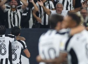 botafogo-avanca-na-libertadores,-garante-premiacao-milionaria-e-mira-fase-de-grupos