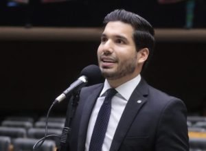 proposta-obriga-preso-a-destinar-50%-do-salario-para-indenizar-vitima