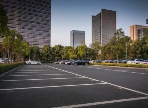 motorista-destroi-cancela-e-agride-seguranca