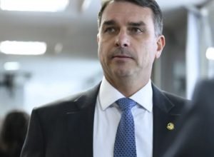 flavio-e-incluido-como-advogado-de-bolsonaro-na-execucao-penal-e-podera-visita-lo-diariamente