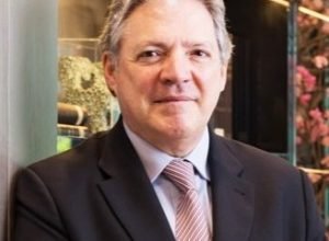 supersalarios-e-penduricalhos-no-servico-publico-desafiam-limite-constitucional,-avalia-especialista