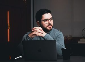 crescimento-em-midia-paga-passa-a-depender-mais-de-estrutura-do-que-de-orcamento