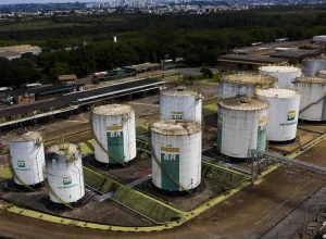 como-o-choque-geopolitico-trazido-pela-guerra-do-ira-redesenha-o-cenario-brasileiro-em-2026