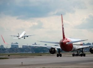 pacote-do-governo-para-aviacao-promete-reducao-de-tributos-e-utilizacao-de-aeroportos-privados-para-fins-comerciais