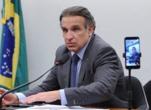 projeto-aprovado-em-comissao-permite-que-motorista-com-cnh-tipo-b-dirija-carros-eletricos-de-ate-4.250-kg