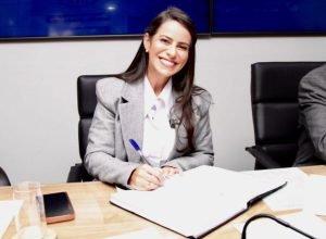 jamille-cozzolino-toma-posse-como-prefeita-de-mage