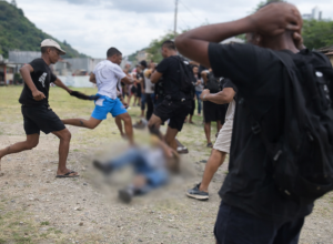 adolescente-e-espancado-por-grupo-na-saida-de-escola-no-litoral-de-sp