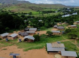 cacique-indigena-usa-literatura-para-exaltar-povos-originarios