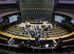 comissao-especial-para-analise-da-pec-do-fim-da-escala-6×1-e-instalada-na-camara-dos-deputados