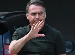 bolsonaro-e-submetido-a-cirurgia-no-ombro-e-apresenta-boa-evolucao-clinica