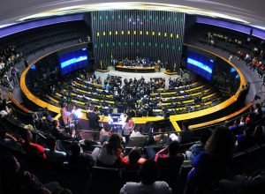 comissao-especial-da-camara-preve-votar-o-fim-da-escala-6×1-ainda-em-maio