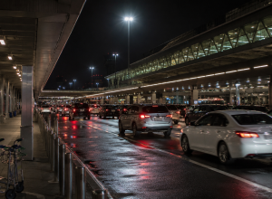 briga-entre-taxistas-e-motoristas-de-aplicativo-deixa-homem-ferido-no-aeroporto-de-guarulhos