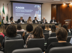mec-promove-debate-sobre-metas-de-equidade-do-fundeb-com-prefeitos