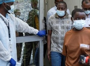 uganda-confirma-mais-tres-casos-de-ebola;-total-sobe-para-cinco