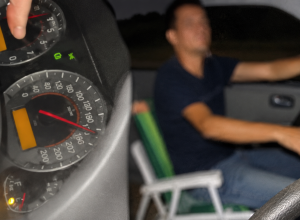 motorista-em-cadeira-de-praia-a-140-km/h-causa-acidente-com-dois-mortos-em-rondonia