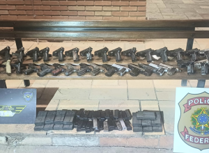mais-de-30-armas-sao-encontradas-em-fundo-falso-de-carro-em-rodovia-do-interior-de-sp