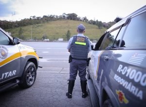 dupla-e-presa-por-roubo-de-32-toneladas-de-mdf-avaliadas-em-r$-106-mil-na-grande-sao-paulo