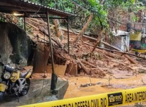 rio-tem-chuva-forte,-alagamentos-e-deslizamentos-de-terra