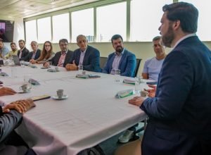 prefeitos-e-petrobras-se-reunem-para-planejar-investimento-bilionario-e-mais-petroleo-para-a-regiao