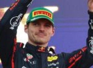 verstappen-brilha,-supera-piastri-e-largara-na-pole-do-gp-da-arabia-saudita