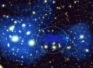 lente-gravitacional-revela-“ponte”-de-materia-escura-entre-galaxias